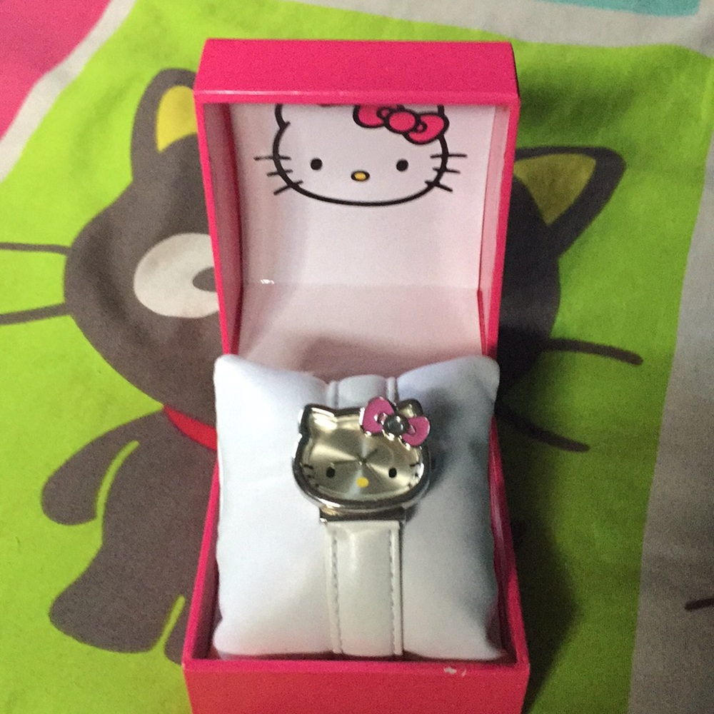 Hello Kitty white leather and silver watch 🎀